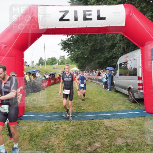 21.06.2025 - 27. Vierlanden-Triathlon MichiJ http://msf.ph/oto/8042081 15.06.2026 13:32:43 Ziel 157, 644, 657, 1057 meine-sportfotos.de