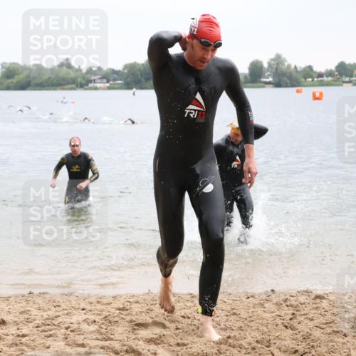 21.06.2025 - 27. Vierlanden-Triathlon Lena Gebhardt http://msf.ph/oto/8042084 15.06.2025 13:18:43 Schwimmen 1269, 1278, 1279 meine-sportfotos.de