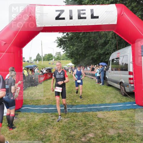 21.06.2025 - 27. Vierlanden-Triathlon MichiJ http://msf.ph/oto/8042088 15.06.2026 13:32:43 Ziel 157, 644, 657, 1057 meine-sportfotos.de