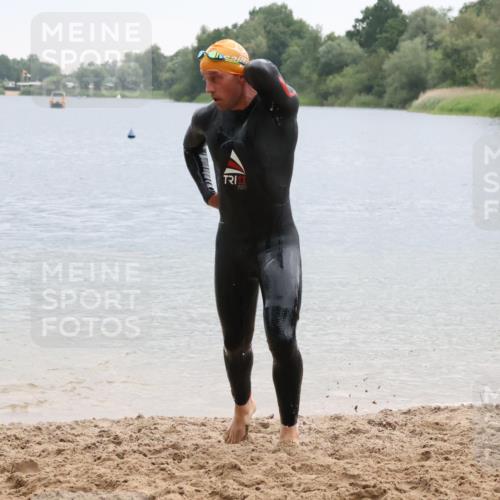 21.06.2025 - 27. Vierlanden-Triathlon Lena Gebhardt http://msf.ph/oto/8042091 15.06.2025 13:18:46 Schwimmen 1269, 1278, 1279 meine-sportfotos.de