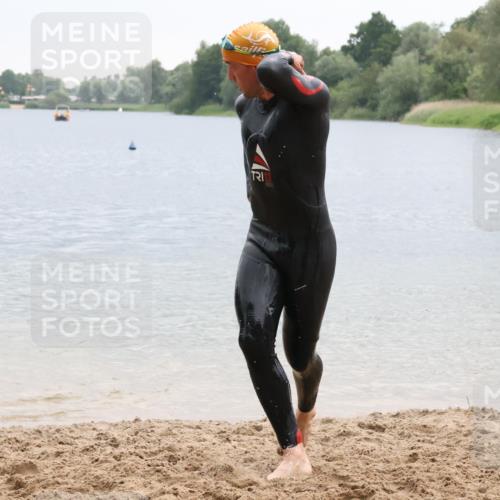 21.06.2025 - 27. Vierlanden-Triathlon Lena Gebhardt http://msf.ph/oto/8042093 15.06.2025 13:18:46 Schwimmen 1269, 1278, 1279 meine-sportfotos.de