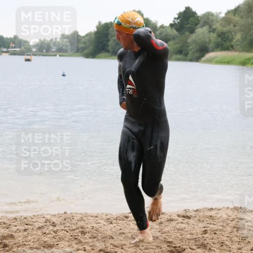 21.06.2025 - 27. Vierlanden-Triathlon Lena Gebhardt http://msf.ph/oto/8042094 15.06.2025 13:18:46 Schwimmen 1269, 1278, 1279 meine-sportfotos.de