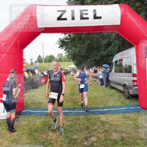 21.06.2025 - 27. Vierlanden-Triathlon MichiJ http://msf.ph/oto/8042095 15.06.2026 13:32:44 Ziel 157, 644, 657, 1057 meine-sportfotos.de