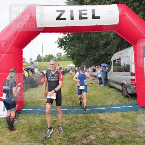 21.06.2025 - 27. Vierlanden-Triathlon MichiJ http://msf.ph/oto/8042097 15.06.2026 13:32:44 Ziel 157, 644, 657, 1057 meine-sportfotos.de