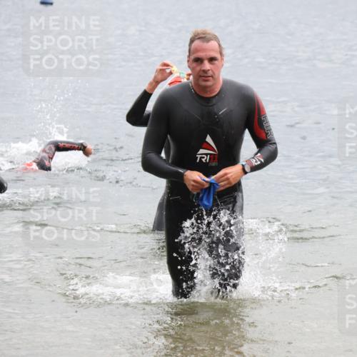 21.06.2025 - 27. Vierlanden-Triathlon Lena Gebhardt http://msf.ph/oto/8042098 15.06.2025 13:19:22 Schwimmen 1234, 1254, 1268, 1311 meine-sportfotos.de