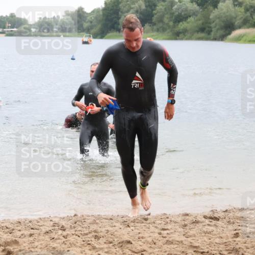 21.06.2025 - 27. Vierlanden-Triathlon Lena Gebhardt http://msf.ph/oto/8042108 15.06.2025 13:19:26 Schwimmen 1234, 1254, 1268, 1311 meine-sportfotos.de