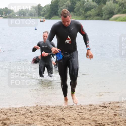 21.06.2025 - 27. Vierlanden-Triathlon Lena Gebhardt http://msf.ph/oto/8042110 15.06.2025 13:19:26 Schwimmen 1234, 1254, 1268, 1311 meine-sportfotos.de