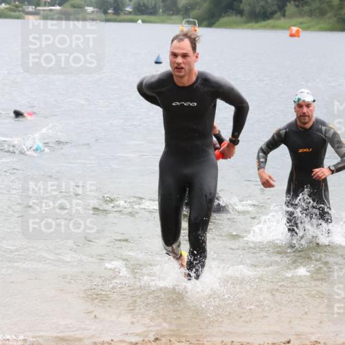 21.06.2025 - 27. Vierlanden-Triathlon Lena Gebhardt http://msf.ph/oto/8042116 15.06.2025 13:19:28 Schwimmen 1234, 1254, 1268, 1311 meine-sportfotos.de