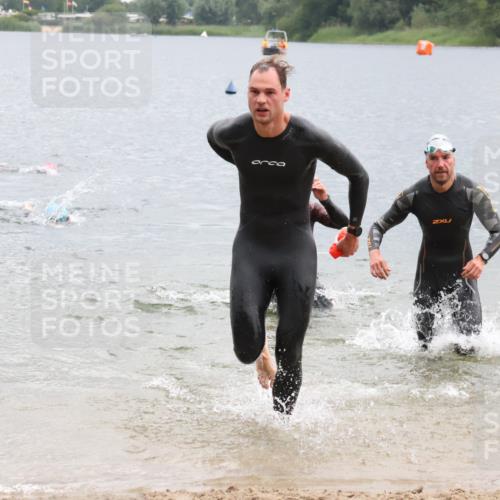 21.06.2025 - 27. Vierlanden-Triathlon Lena Gebhardt http://msf.ph/oto/8042118 15.06.2025 13:19:28 Schwimmen 1234, 1254, 1268, 1311 meine-sportfotos.de