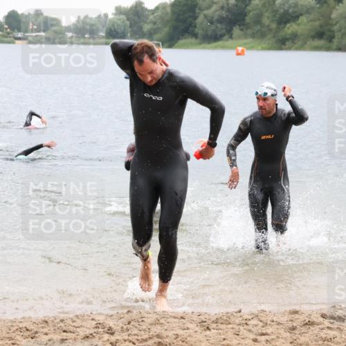 21.06.2025 - 27. Vierlanden-Triathlon Lena Gebhardt http://msf.ph/oto/8042120 15.06.2025 13:19:29 Schwimmen 1234, 1254, 1268, 1311, 1312 meine-sportfotos.de