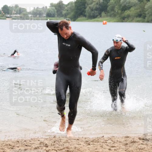 21.06.2025 - 27. Vierlanden-Triathlon Lena Gebhardt http://msf.ph/oto/8042122 15.06.2025 13:19:29 Schwimmen 1234, 1254, 1268, 1311, 1312 meine-sportfotos.de