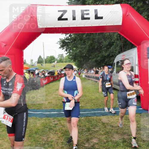 21.06.2025 - 27. Vierlanden-Triathlon MichiJ http://msf.ph/oto/8042123 15.06.2026 13:32:46 Ziel 74, 157, 644, 657, 1057 meine-sportfotos.de