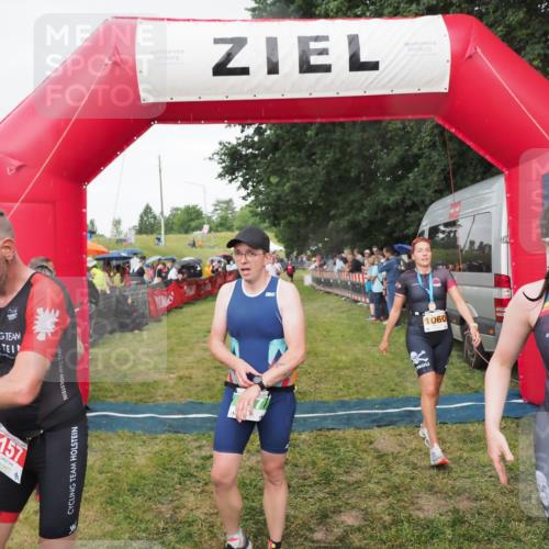21.06.2025 - 27. Vierlanden-Triathlon MichiJ http://msf.ph/oto/8042125 15.06.2026 13:32:46 Ziel 74, 157, 644, 657, 1057 meine-sportfotos.de