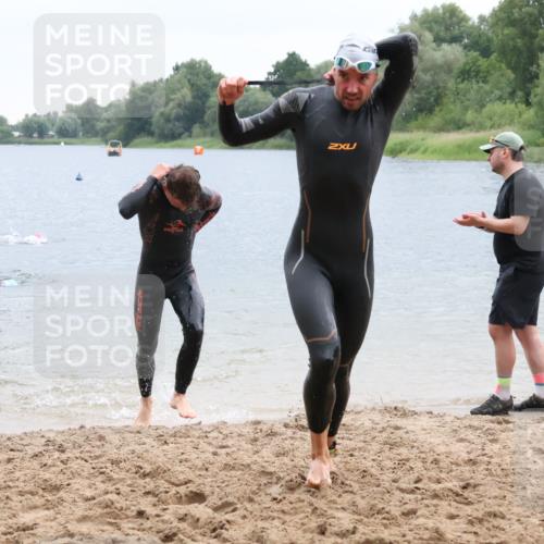 21.06.2025 - 27. Vierlanden-Triathlon Lena Gebhardt http://msf.ph/oto/8042130 15.06.2025 13:19:32 Schwimmen 1234, 1254, 1268, 1311, 1312 meine-sportfotos.de