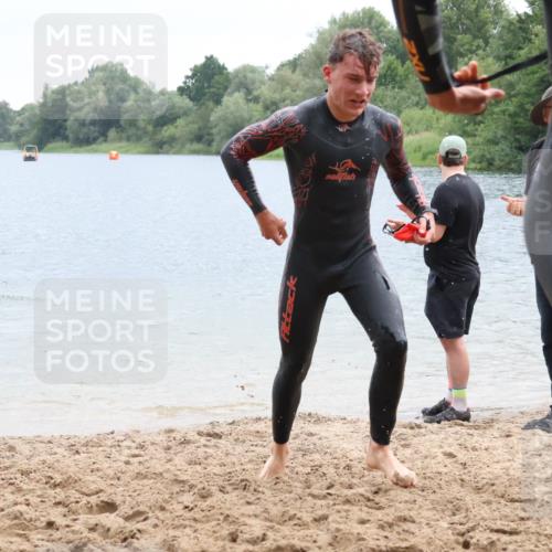 21.06.2025 - 27. Vierlanden-Triathlon Lena Gebhardt http://msf.ph/oto/8042137 15.06.2025 13:19:33 Schwimmen 1234, 1254, 1268, 1311, 1312 meine-sportfotos.de