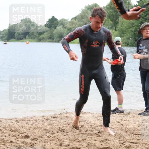 21.06.2025 - 27. Vierlanden-Triathlon Lena Gebhardt http://msf.ph/oto/8042139 15.06.2025 13:19:33 Schwimmen 1234, 1254, 1268, 1311, 1312 meine-sportfotos.de