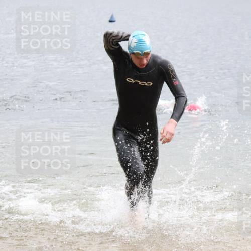 21.06.2025 - 27. Vierlanden-Triathlon Lena Gebhardt http://msf.ph/oto/8042147 15.06.2025 13:19:38 Schwimmen 1254, 1268, 1311, 1312 meine-sportfotos.de