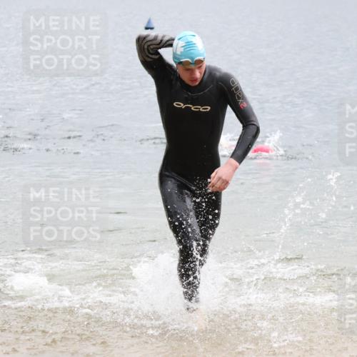 21.06.2025 - 27. Vierlanden-Triathlon Lena Gebhardt http://msf.ph/oto/8042149 15.06.2025 13:19:38 Schwimmen 1254, 1268, 1311, 1312 meine-sportfotos.de