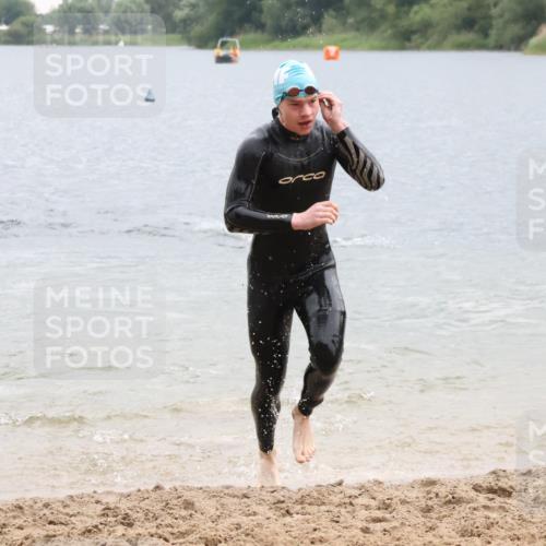 21.06.2025 - 27. Vierlanden-Triathlon Lena Gebhardt http://msf.ph/oto/8042153 15.06.2025 13:19:39 Schwimmen 1254, 1268, 1280, 1311, 1312 meine-sportfotos.de