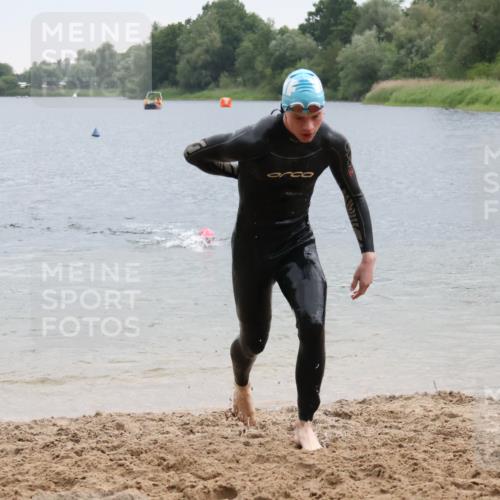 21.06.2025 - 27. Vierlanden-Triathlon Lena Gebhardt http://msf.ph/oto/8042155 15.06.2025 13:19:39 Schwimmen 1254, 1268, 1280, 1311, 1312 meine-sportfotos.de