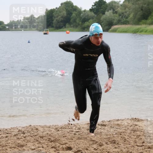 21.06.2025 - 27. Vierlanden-Triathlon Lena Gebhardt http://msf.ph/oto/8042156 15.06.2025 13:19:40 Schwimmen 1268, 1280, 1309, 1311, 1312 meine-sportfotos.de