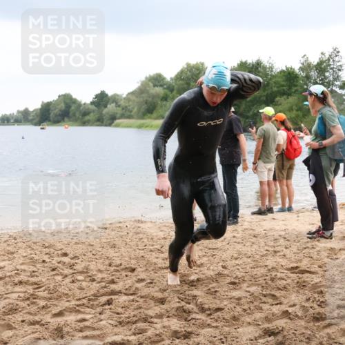 21.06.2025 - 27. Vierlanden-Triathlon Lena Gebhardt http://msf.ph/oto/8042162 15.06.2025 13:19:41 Schwimmen 1268, 1280, 1293, 1309, 1311, 1312 meine-sportfotos.de