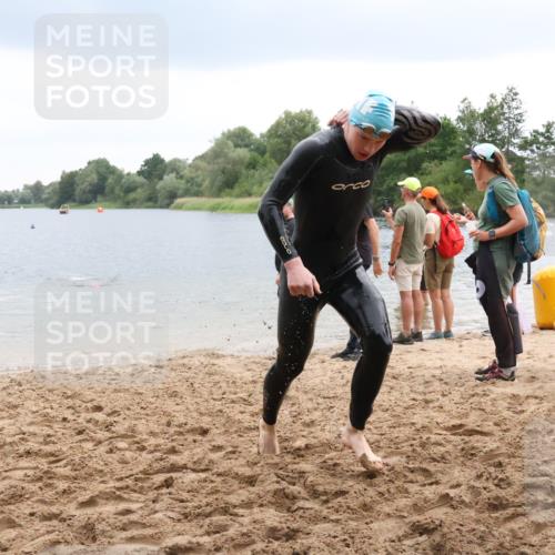 21.06.2025 - 27. Vierlanden-Triathlon Lena Gebhardt http://msf.ph/oto/8042164 15.06.2025 13:19:41 Schwimmen 1268, 1280, 1293, 1309, 1311, 1312 meine-sportfotos.de
