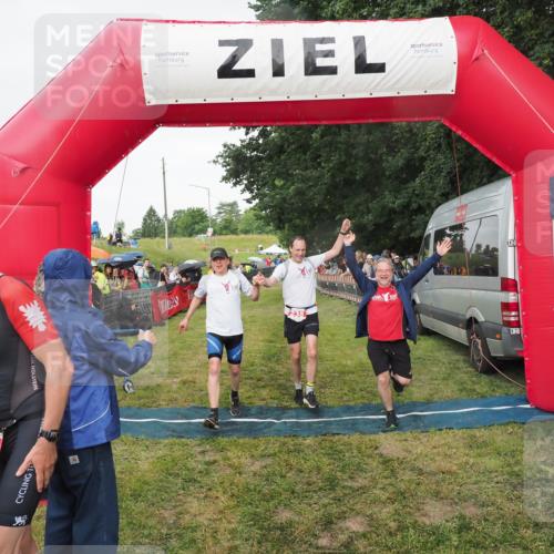 21.06.2025 - 27. Vierlanden-Triathlon MichiJ http://msf.ph/oto/8042165 15.06.2026 13:32:54 Ziel 74, 238 meine-sportfotos.de