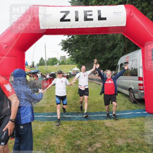 21.06.2025 - 27. Vierlanden-Triathlon MichiJ http://msf.ph/oto/8042167 15.06.2026 13:32:54 Ziel 74, 238 meine-sportfotos.de