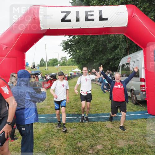 21.06.2025 - 27. Vierlanden-Triathlon MichiJ http://msf.ph/oto/8042171 15.06.2026 13:32:54 Ziel 74, 238 meine-sportfotos.de
