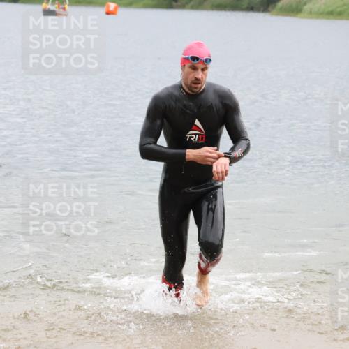 21.06.2025 - 27. Vierlanden-Triathlon Lena Gebhardt http://msf.ph/oto/8042174 15.06.2025 13:19:48 Schwimmen 1267, 1280, 1285, 1293, 1309, 1312 meine-sportfotos.de