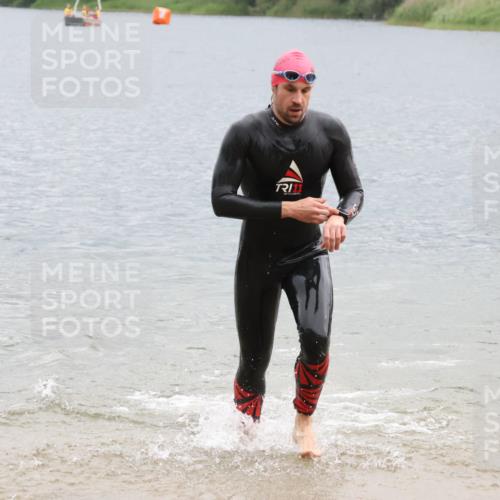21.06.2025 - 27. Vierlanden-Triathlon Lena Gebhardt http://msf.ph/oto/8042176 15.06.2025 13:19:48 Schwimmen 1267, 1280, 1285, 1293, 1309, 1312 meine-sportfotos.de