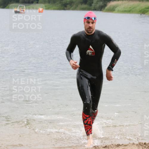 21.06.2025 - 27. Vierlanden-Triathlon Lena Gebhardt http://msf.ph/oto/8042178 15.06.2025 13:19:49 Schwimmen 1267, 1280, 1285, 1293, 1309, 1312 meine-sportfotos.de
