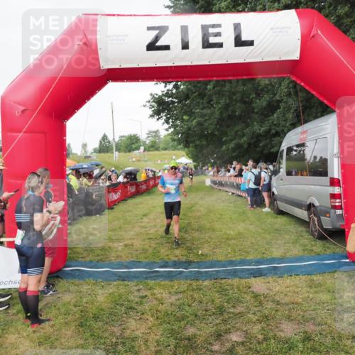 21.06.2025 - 27. Vierlanden-Triathlon MichiJ http://msf.ph/oto/8042184 15.06.2026 13:33:28 Ziel 791 meine-sportfotos.de