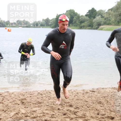 21.06.2025 - 27. Vierlanden-Triathlon Lena Gebhardt http://msf.ph/oto/8042185 15.06.2025 13:19:50 Schwimmen 1267, 1280, 1285, 1293, 1309, 1317 meine-sportfotos.de