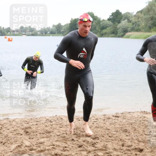 21.06.2025 - 27. Vierlanden-Triathlon Lena Gebhardt http://msf.ph/oto/8042187 15.06.2025 13:19:50 Schwimmen 1267, 1280, 1285, 1293, 1309, 1317 meine-sportfotos.de