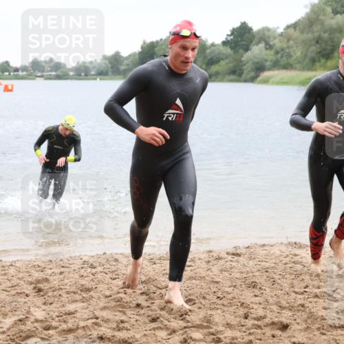 21.06.2025 - 27. Vierlanden-Triathlon Lena Gebhardt http://msf.ph/oto/8042189 15.06.2025 13:19:50 Schwimmen 1267, 1280, 1285, 1293, 1309, 1317 meine-sportfotos.de