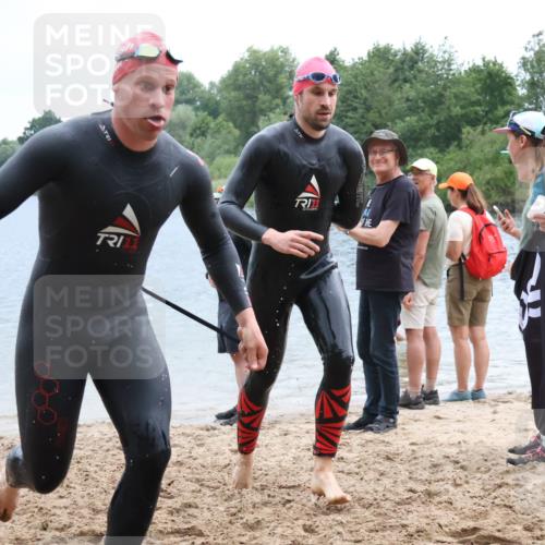 21.06.2025 - 27. Vierlanden-Triathlon Lena Gebhardt http://msf.ph/oto/8042191 15.06.2025 13:19:51 Schwimmen 1267, 1280, 1285, 1293, 1309, 1317 meine-sportfotos.de