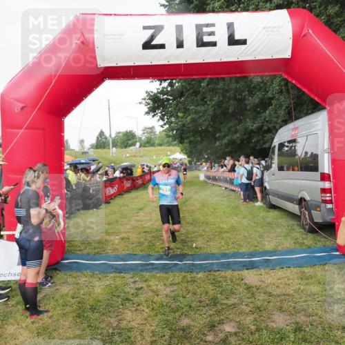 21.06.2025 - 27. Vierlanden-Triathlon MichiJ http://msf.ph/oto/8042192 15.06.2026 13:33:28 Ziel 791 meine-sportfotos.de