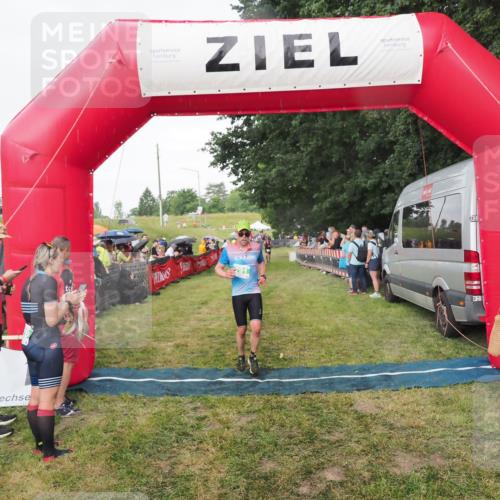 21.06.2025 - 27. Vierlanden-Triathlon MichiJ http://msf.ph/oto/8042194 15.06.2026 13:33:28 Ziel 791 meine-sportfotos.de
