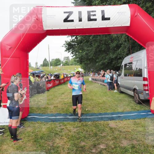 21.06.2025 - 27. Vierlanden-Triathlon MichiJ http://msf.ph/oto/8042199 15.06.2026 13:33:28 Ziel 791 meine-sportfotos.de