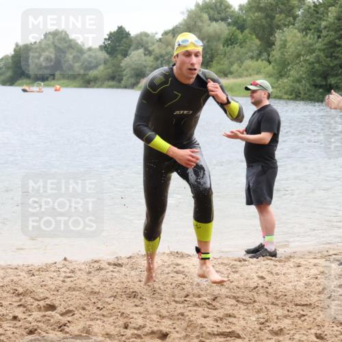 21.06.2025 - 27. Vierlanden-Triathlon Lena Gebhardt http://msf.ph/oto/8042200 15.06.2025 13:19:53 Schwimmen 1267, 1280, 1285, 1293, 1309, 1317 meine-sportfotos.de