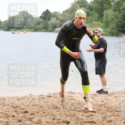 21.06.2025 - 27. Vierlanden-Triathlon Lena Gebhardt http://msf.ph/oto/8042202 15.06.2025 13:19:53 Schwimmen 1267, 1280, 1285, 1293, 1309, 1317 meine-sportfotos.de