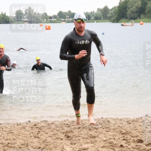 21.06.2025 - 27. Vierlanden-Triathlon Lena Gebhardt http://msf.ph/oto/8042209 15.06.2025 13:19:55 Schwimmen 1267, 1280, 1285, 1293, 1309, 1317 meine-sportfotos.de