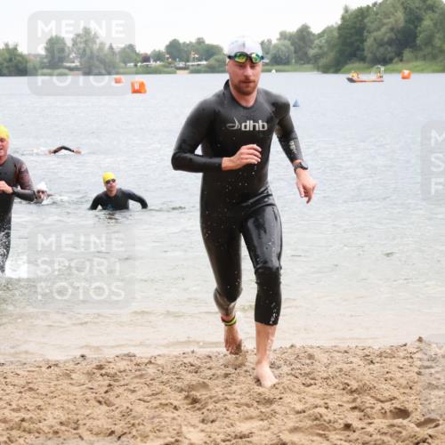 21.06.2025 - 27. Vierlanden-Triathlon Lena Gebhardt http://msf.ph/oto/8042211 15.06.2025 13:19:55 Schwimmen 1267, 1280, 1285, 1293, 1309, 1317 meine-sportfotos.de