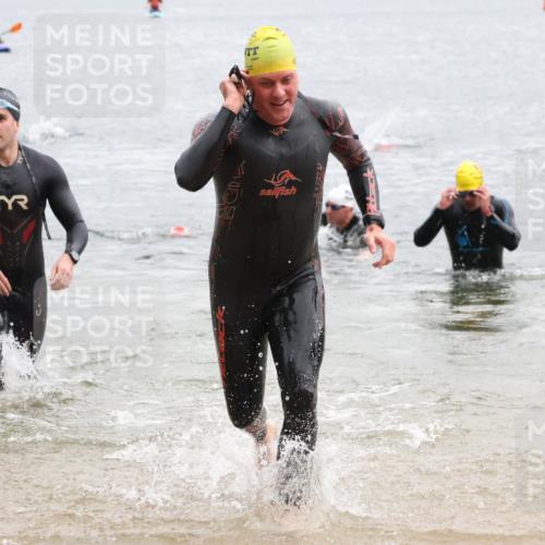 21.06.2025 - 27. Vierlanden-Triathlon Lena Gebhardt http://msf.ph/oto/8042216 15.06.2025 13:19:56 Schwimmen 1249, 1266, 1267, 1280, 1285, 1293, 1309, 1317 meine-sportfotos.de