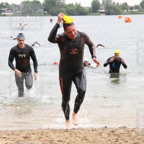 21.06.2025 - 27. Vierlanden-Triathlon Lena Gebhardt http://msf.ph/oto/8042220 15.06.2025 13:19:56 Schwimmen 1249, 1266, 1267, 1280, 1285, 1293, 1309, 1317 meine-sportfotos.de