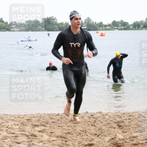 21.06.2025 - 27. Vierlanden-Triathlon Lena Gebhardt http://msf.ph/oto/8042239 15.06.2025 13:20:00 Schwimmen 1249, 1266, 1267, 1285, 1293, 1309, 1317 meine-sportfotos.de