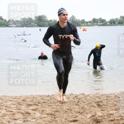 21.06.2025 - 27. Vierlanden-Triathlon Lena Gebhardt http://msf.ph/oto/8042240 15.06.2025 13:20:00 Schwimmen 1249, 1266, 1267, 1285, 1293, 1309, 1317 meine-sportfotos.de