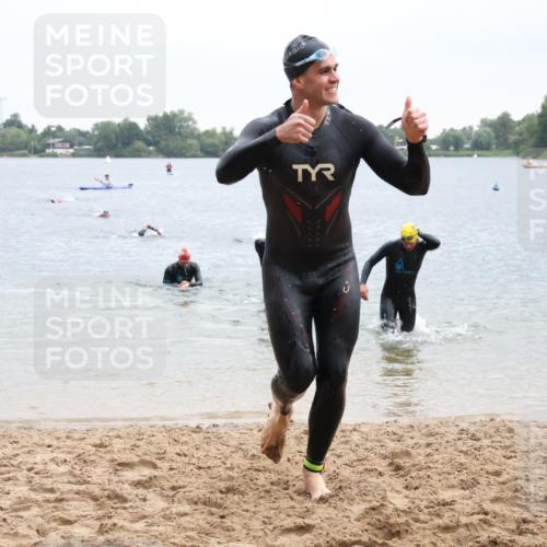 21.06.2025 - 27. Vierlanden-Triathlon Lena Gebhardt http://msf.ph/oto/8042244 15.06.2025 13:20:01 Schwimmen 1249, 1253, 1266, 1267, 1285, 1293, 1317 meine-sportfotos.de